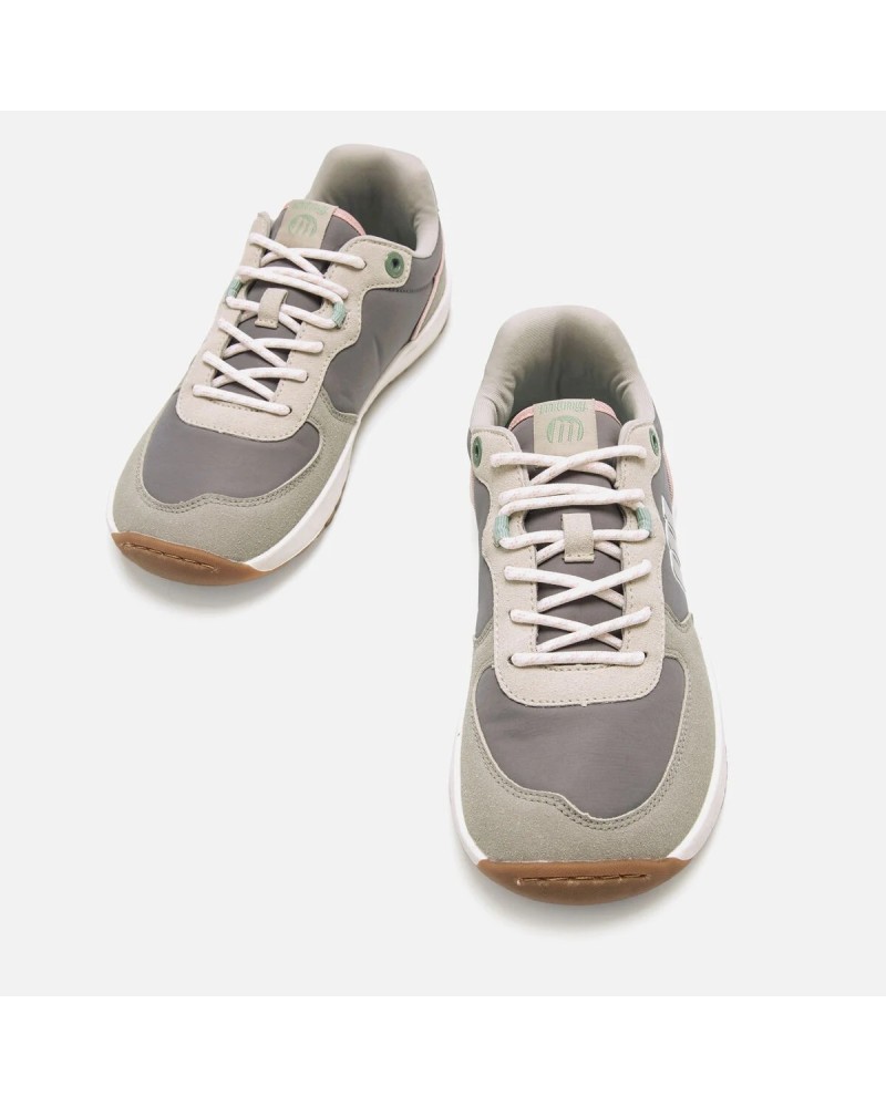 ZAPATILLA RESPETUOSO NEGRA O GRIS  MUSTANG 60857